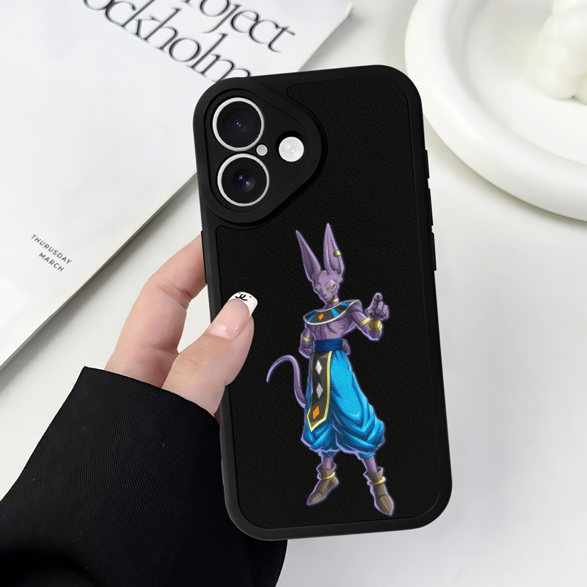 （画像用） ドラゴンボール ビルス 破壊神ビルス DRAGON BALL Beerus Birusu 【iPhone 16シリーズ対応】シリコンスマホケース（レザー調） 材質：シリコン